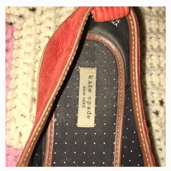 VINTAGE HELLA RETRO KATE SPADE RED CORDUROY SLIP ONS SZ 7 - Picture 2 of 4